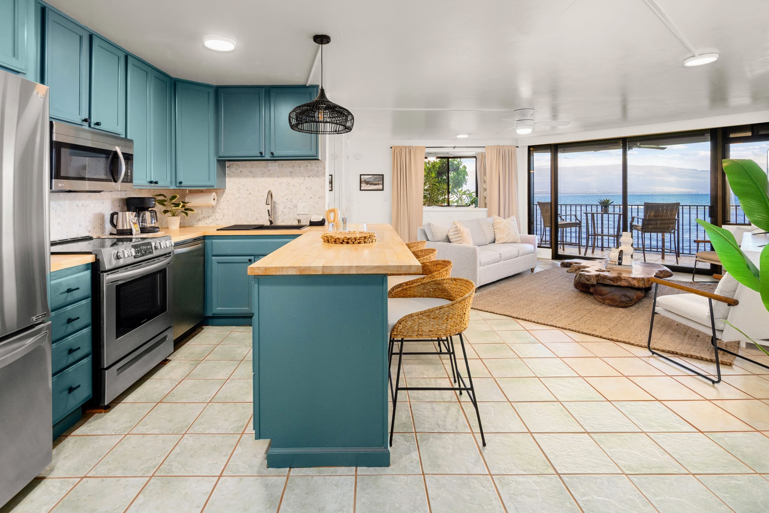 Condo in Wailuku · ★4.98 · 1 bedroom · 2 beds · 1 bath - Image 7