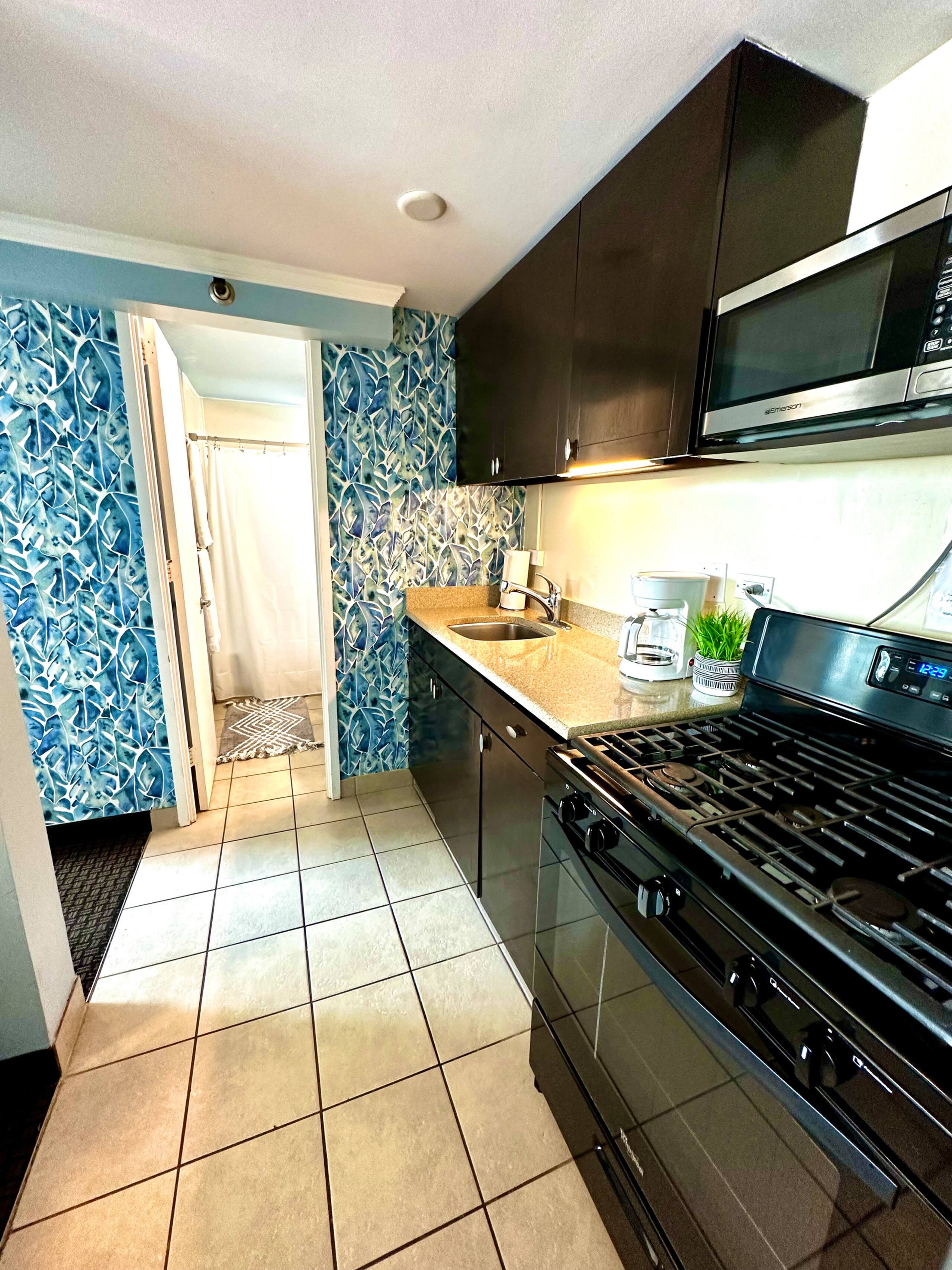 Perfect for family or friend group Waikiki Condo! - Image 2
