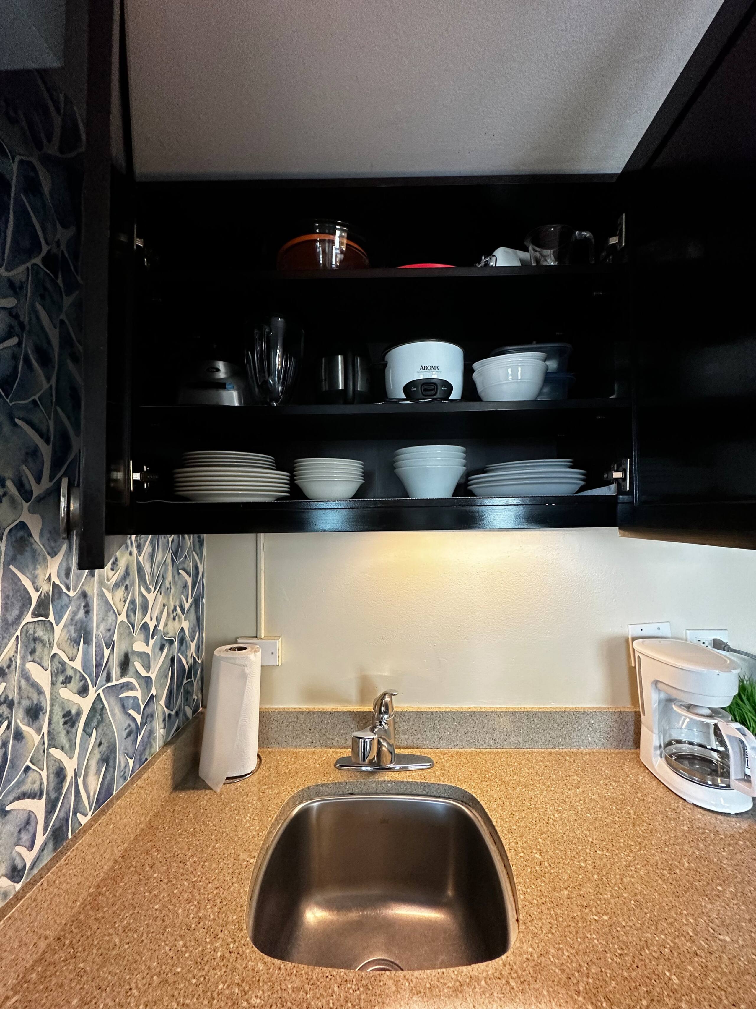 Perfect for family or friend group Waikiki Condo! - Image 5