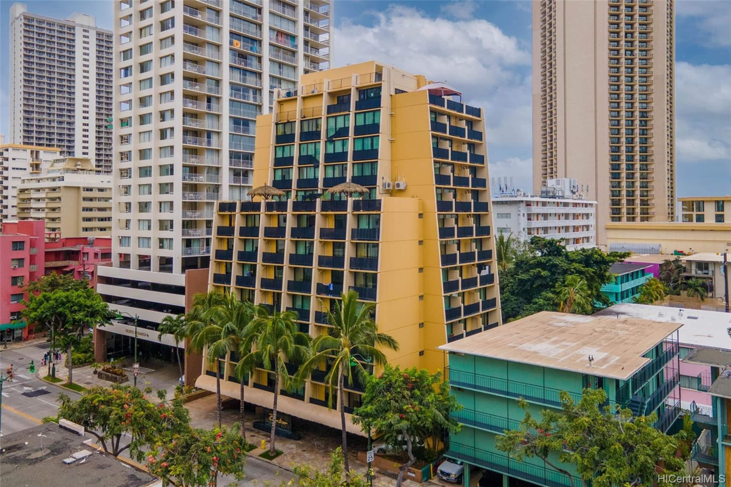Perfect for family or friend group Waikiki Condo! - Image 16