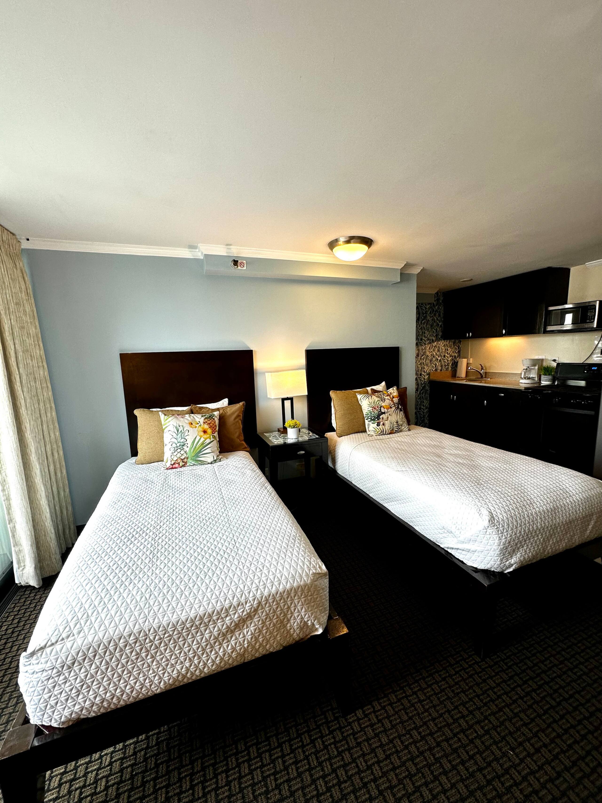 Perfect for family or friend group Waikiki Condo! - Image 10