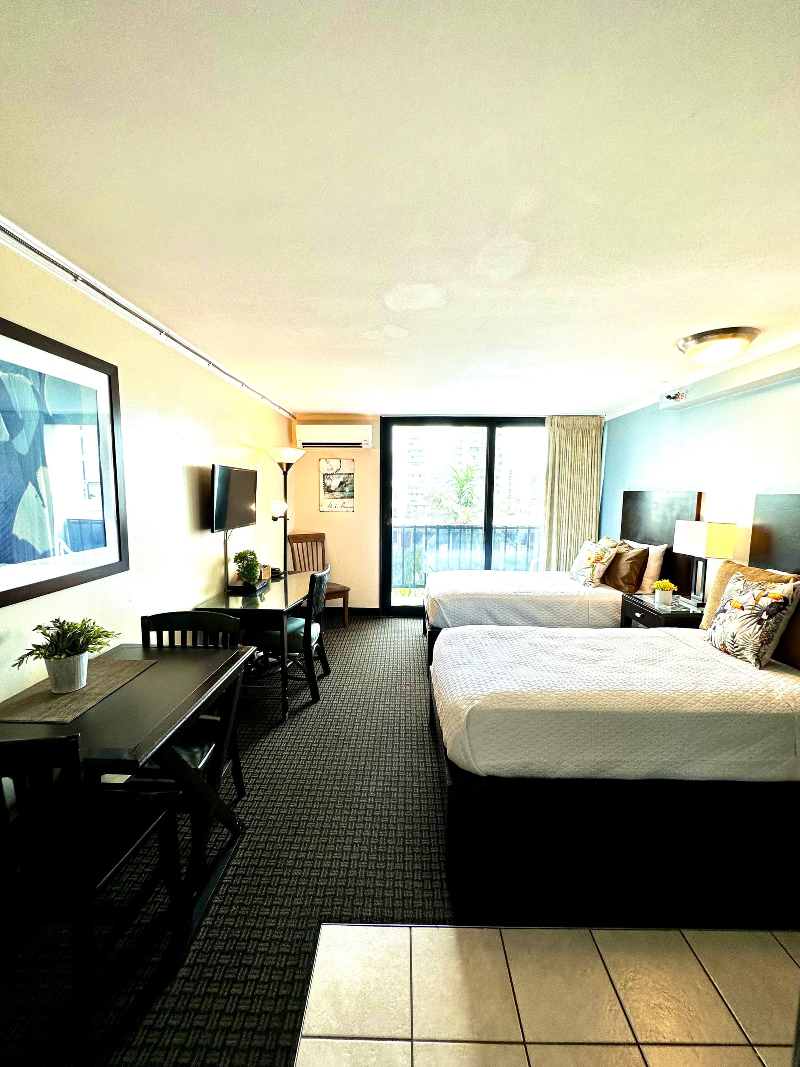 Perfect for family or friend group Waikiki Condo! - Image 6