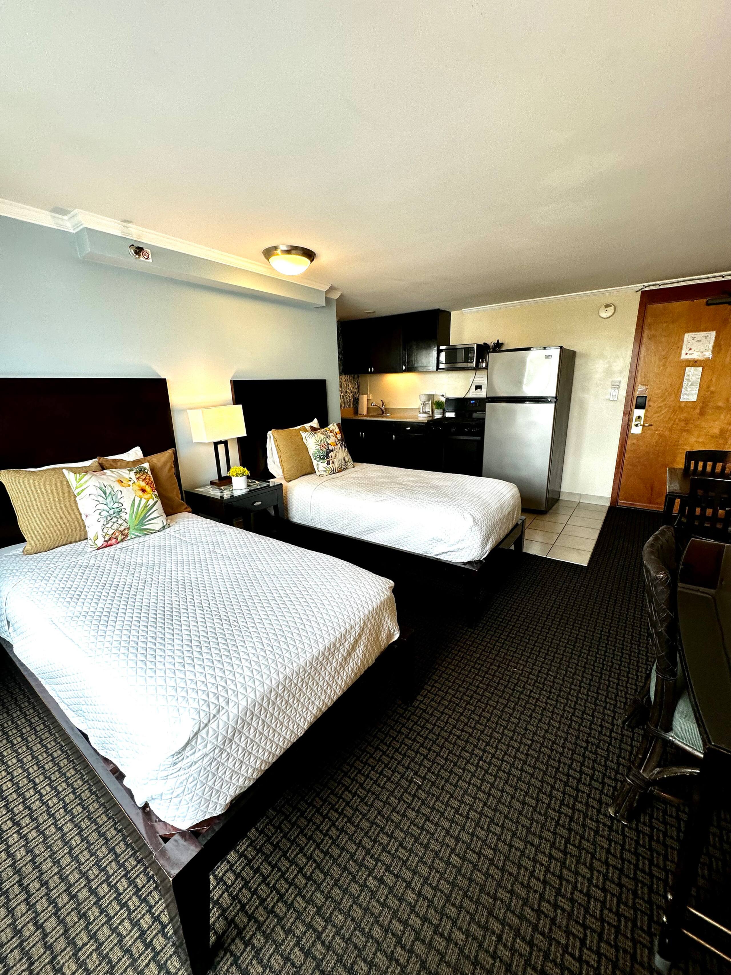 Perfect for family or friend group Waikiki Condo! - Image 8