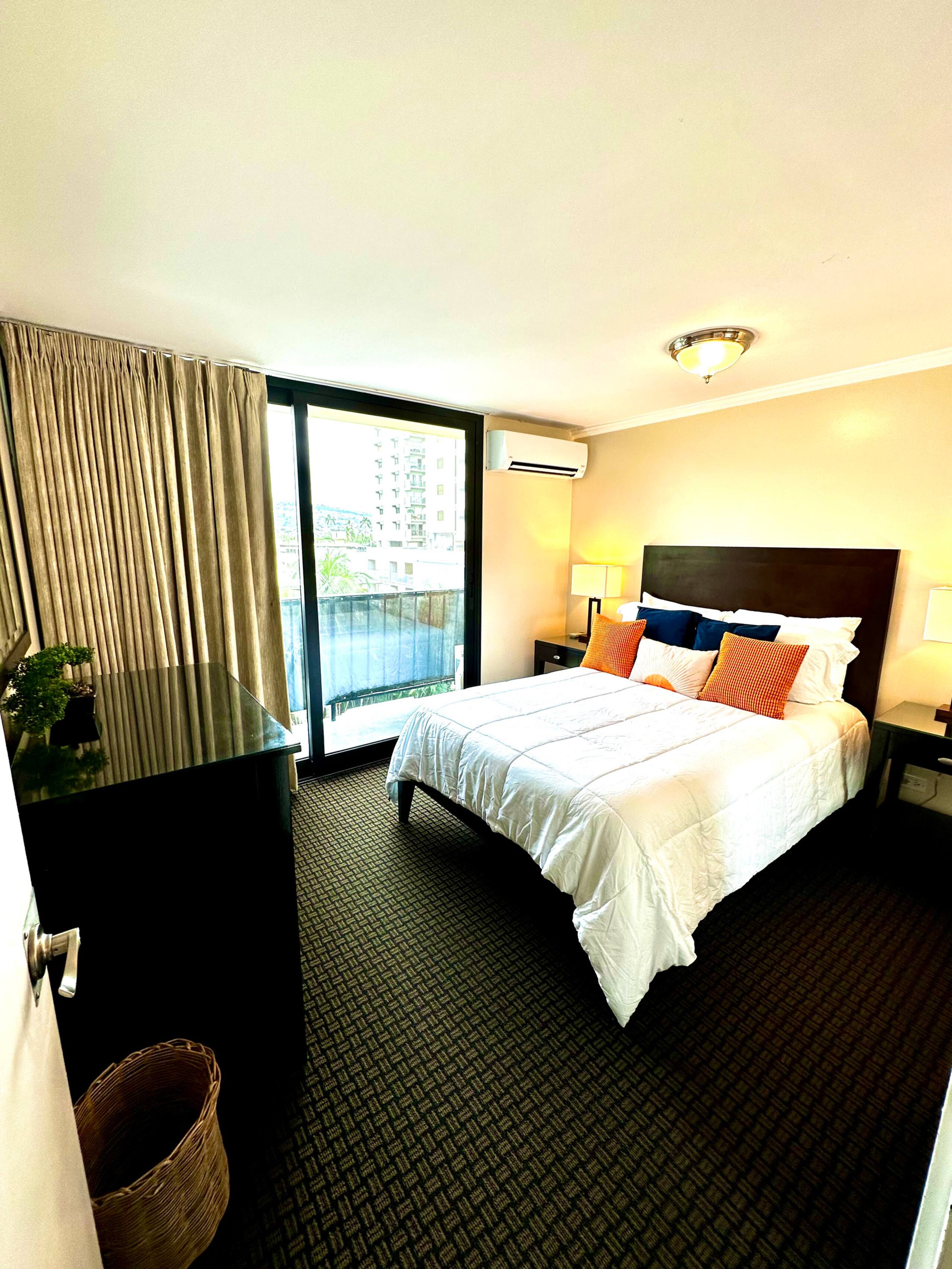 Perfect for family or friend group Waikiki Condo! - Image 12