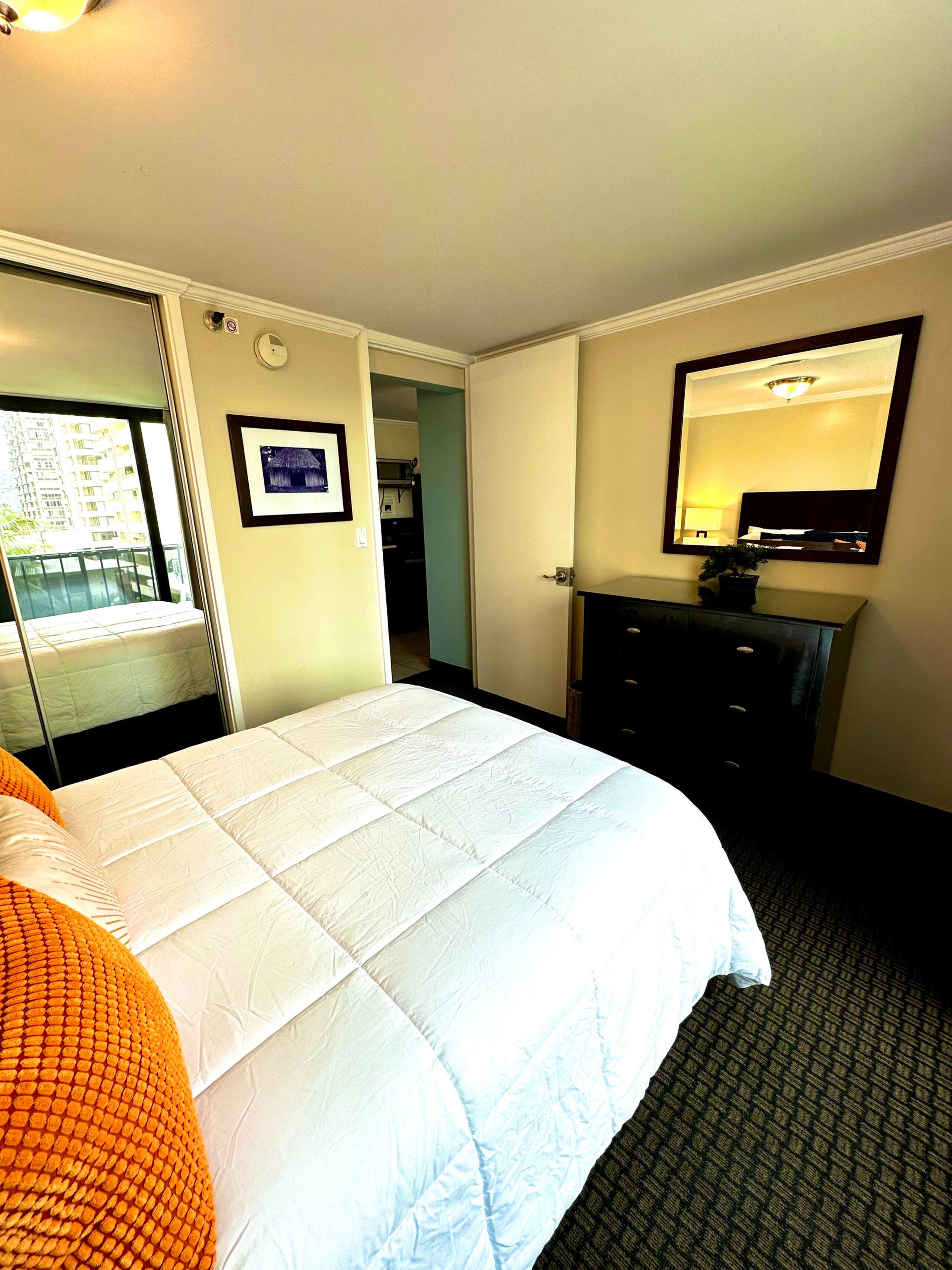Perfect for family or friend group Waikiki Condo! - Image 14