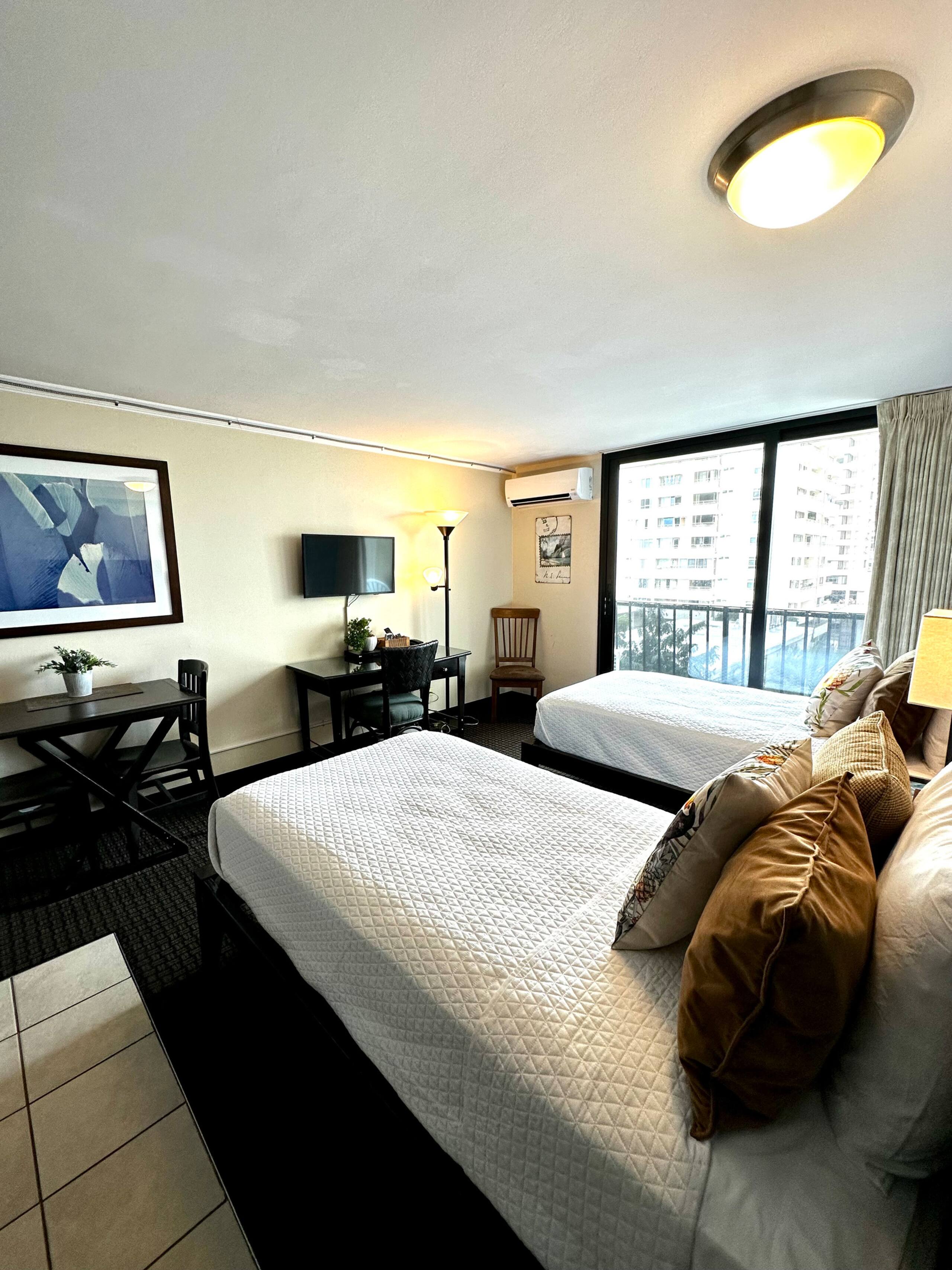 Perfect for family or friend group Waikiki Condo! - Image 9