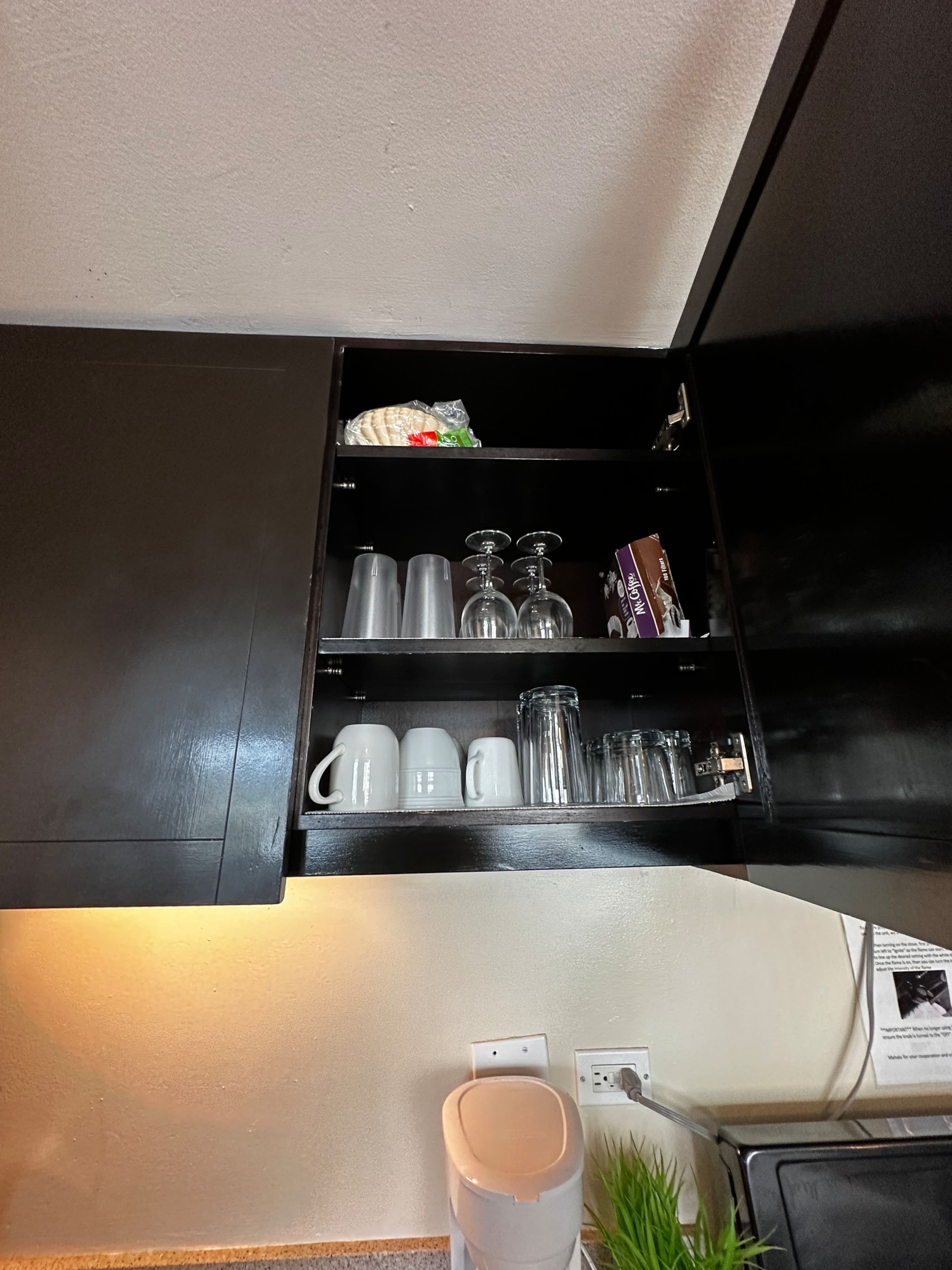 Perfect for family or friend group Waikiki Condo! - Image 3