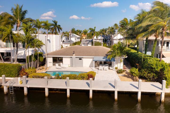 Waterfront Bontona Luxury house with pool gallery image 2