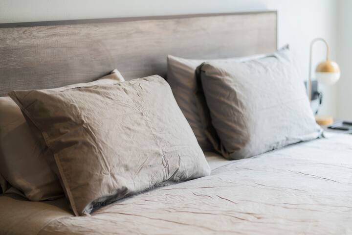 P102 Modern 3Bdrm 2bath private balcony & Rooftop gallery image 5