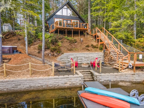 Lakefront Cabin with Hot Tub