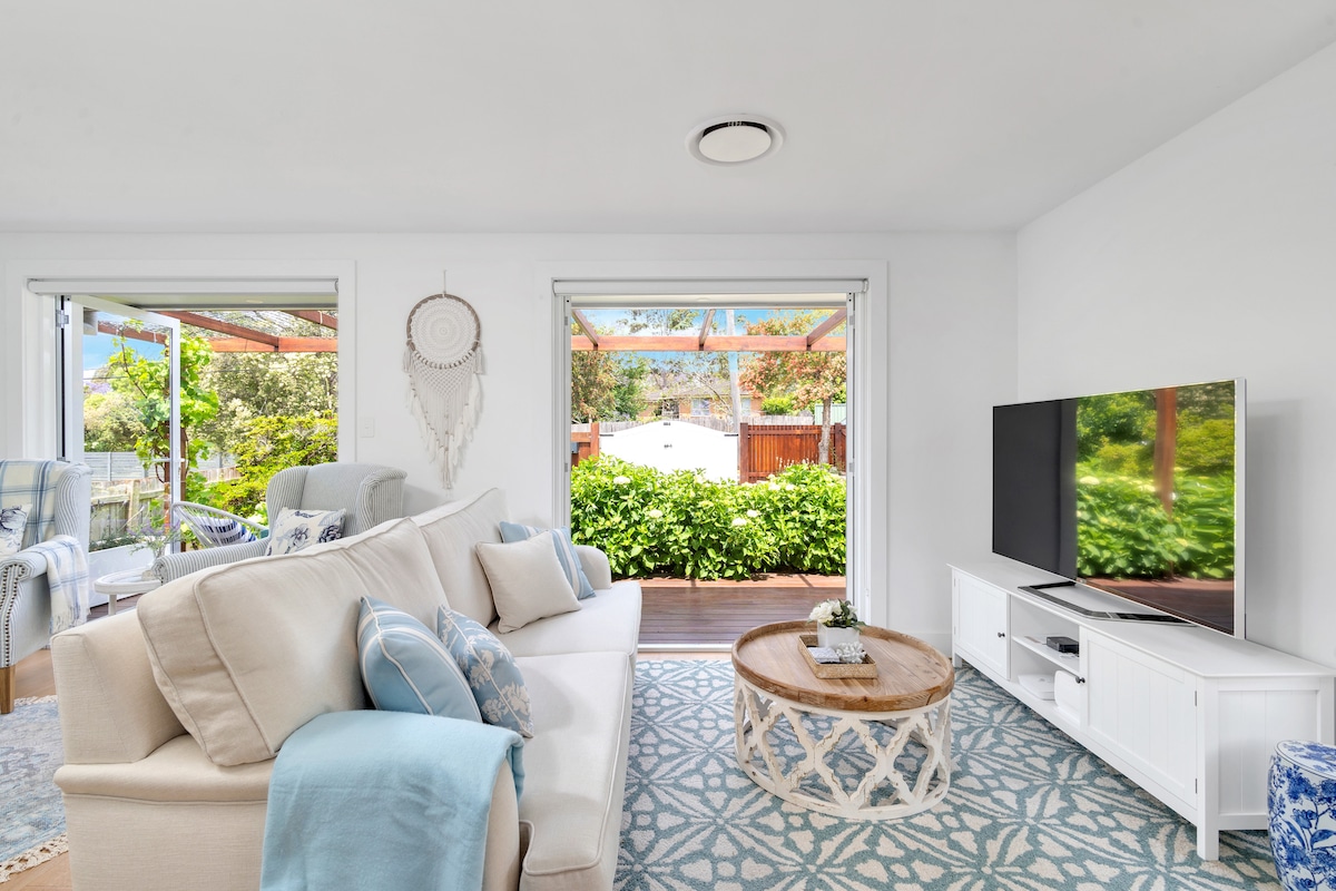 Top Airbnb: Queenberry: 10 Mins To Beach, Walk To Town, Spa in Berry