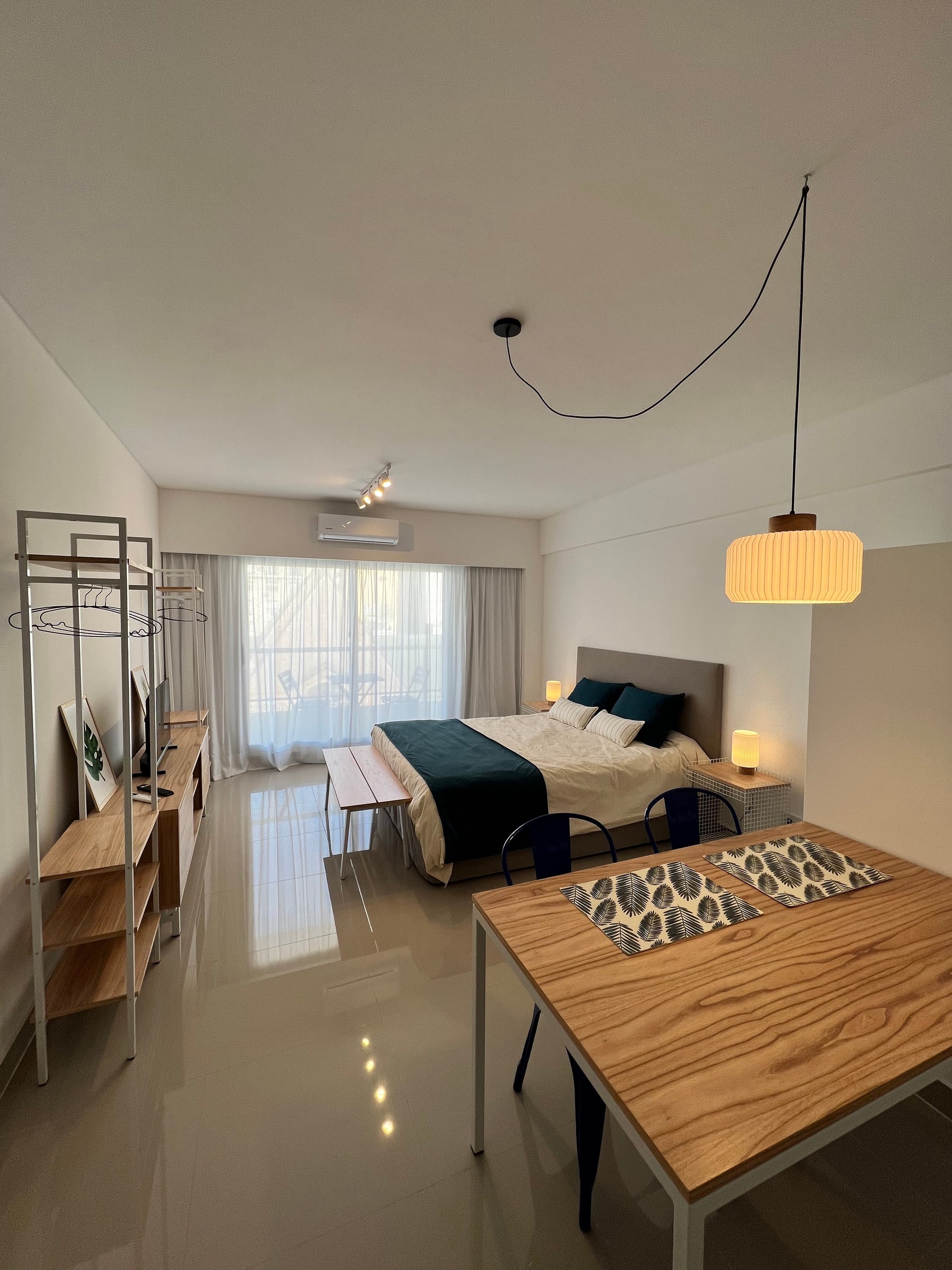 Luxury Apt with Balcony, XL Bed, Pool and Co-Work