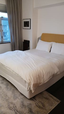 Spacious & stylish 2 bedroom flat -Stubbs road gallery image 5