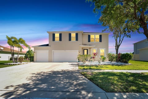 Single Family House With View of Beautiful Lake