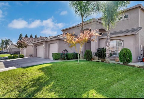 Spacious & Cozy 5-Bed, 3-Bath Family Vacation Home