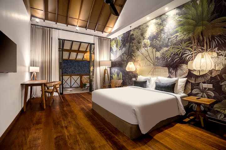 นอนหลับสบายเหมือนเชื้อพระวงศ์ในห้องนอนที่สง่างามและตกแต่งอย่างดี