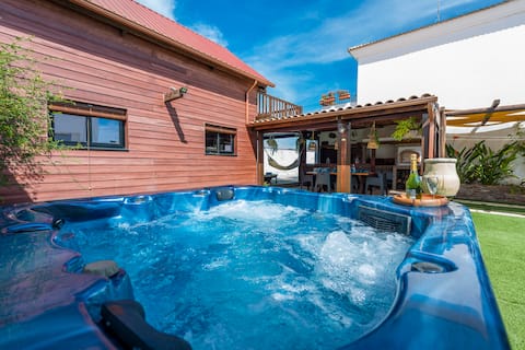Tiny house, BBQ, jacuzzi, pool, Andalisia center