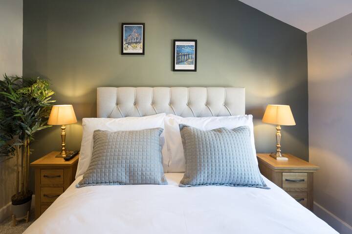 Cropton-Bedroom.