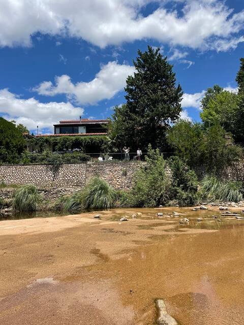 Cabañas el Bierzo, on the river.