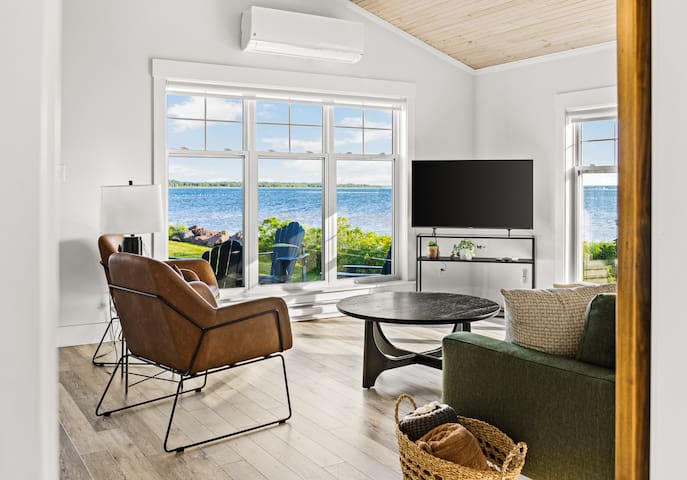 Contemporary Oceanfront Getaway