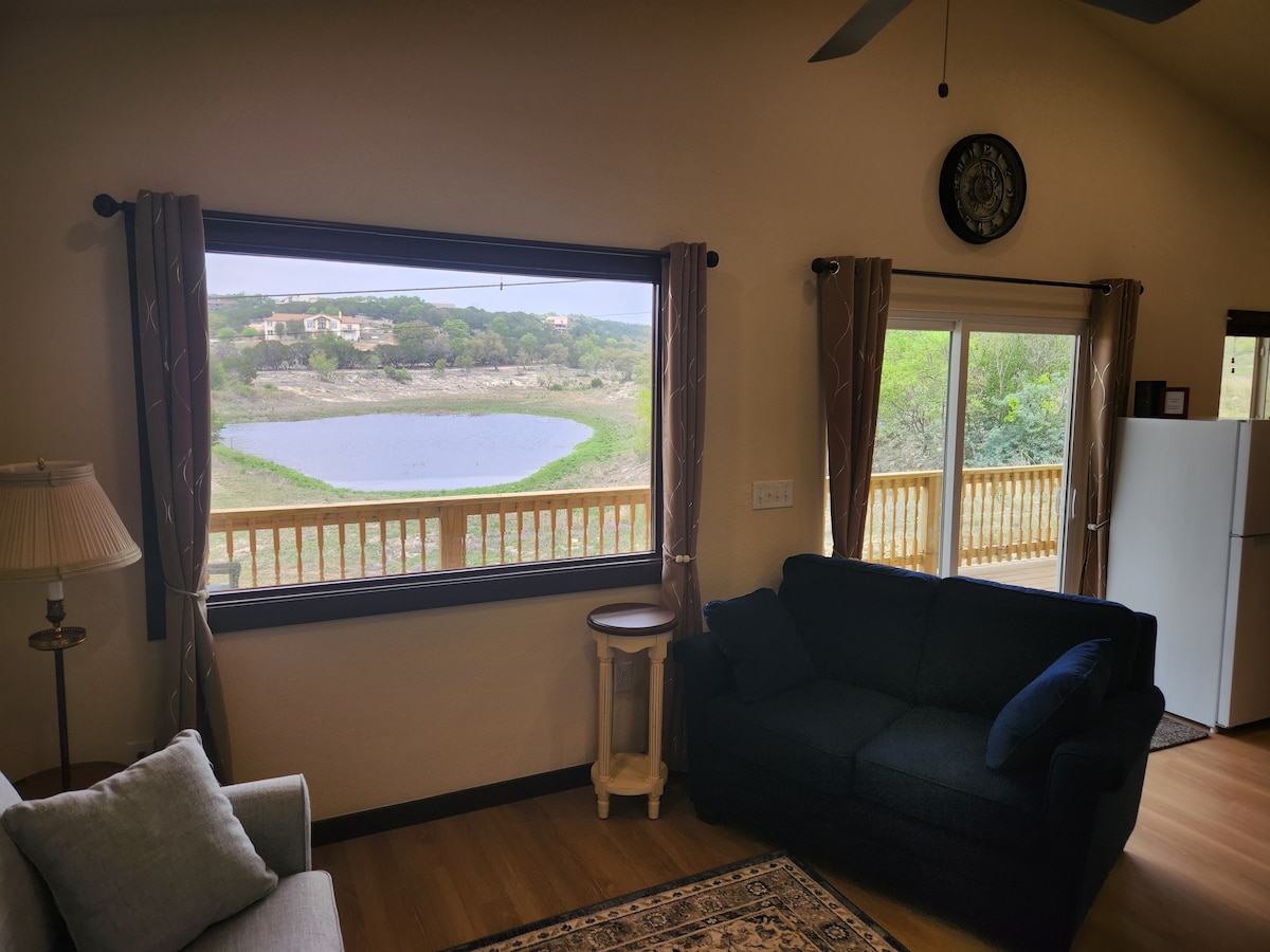 Popular Airbnb listing: Napoli - Lakeview Italian Villa Near Town in Kerrville