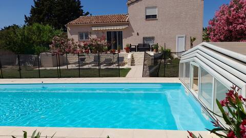 Villa with walking distance to the beach and large swimming pool