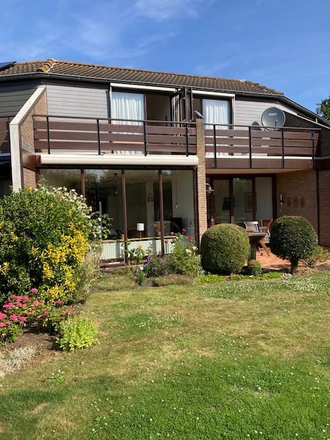 850m to the beach! House in the Summio Park Port Greve