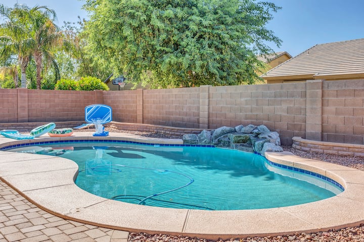 New! Spacious Avondale Oasis W/ Pool And Grill - Avondale, AZ
