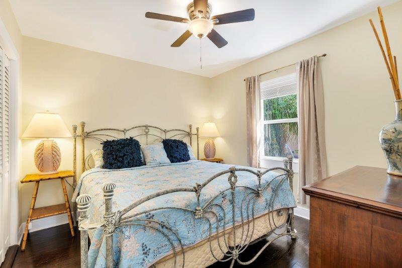 Chumba cha kulala cha kiwango cha juu kilicho na kitanda cha ukubwa wa king