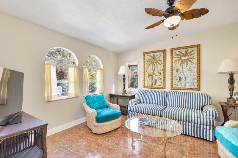 Chumba cha familia/chumba cha televisheni/chumba cha 3 cha kulala kilicho na sofa ya kuvuta na kabati la kuingia