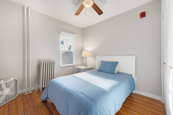 4Bed*2Bath in Downtown Newport gallery image 2