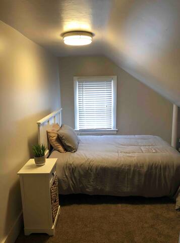 4Bed*2Bath in Downtown Newport gallery image 5