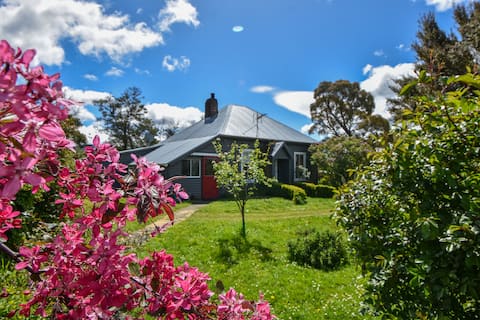 1890s Charming Country Cottage with garden