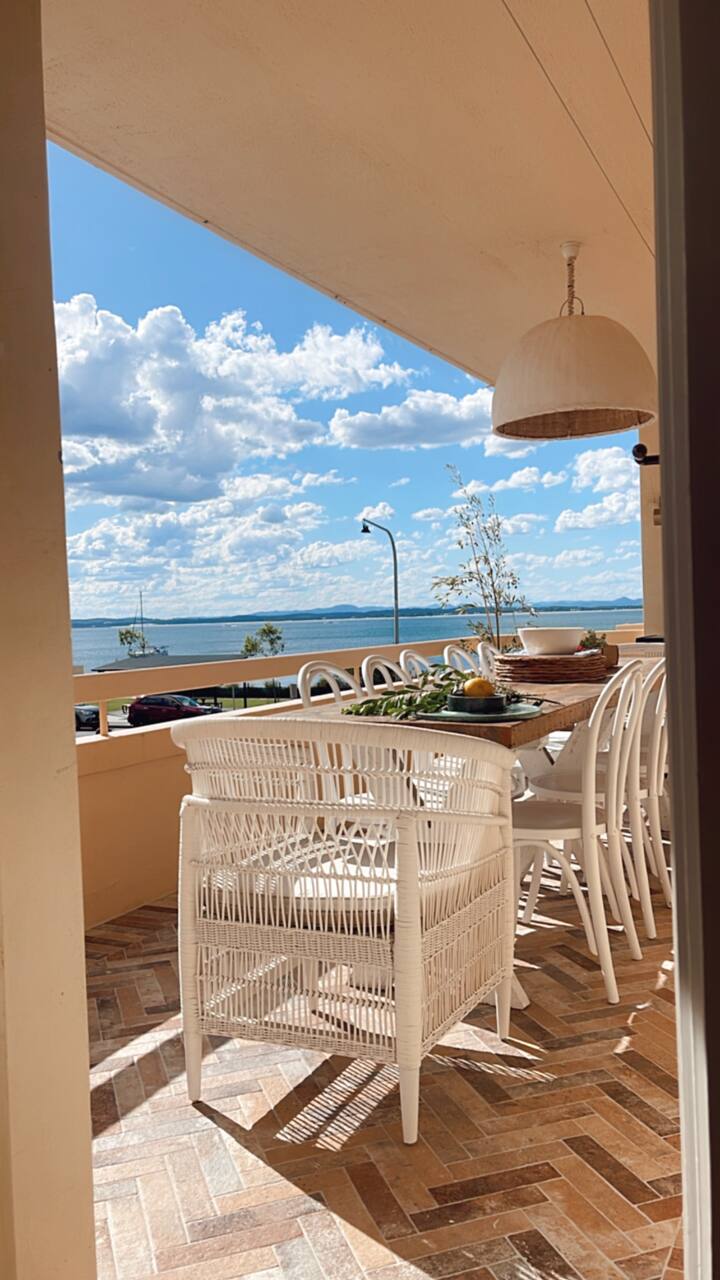 Aqua Shoal Bay Beach Front Apartment Apartments for Rent in Shoal Bay, New South Wales