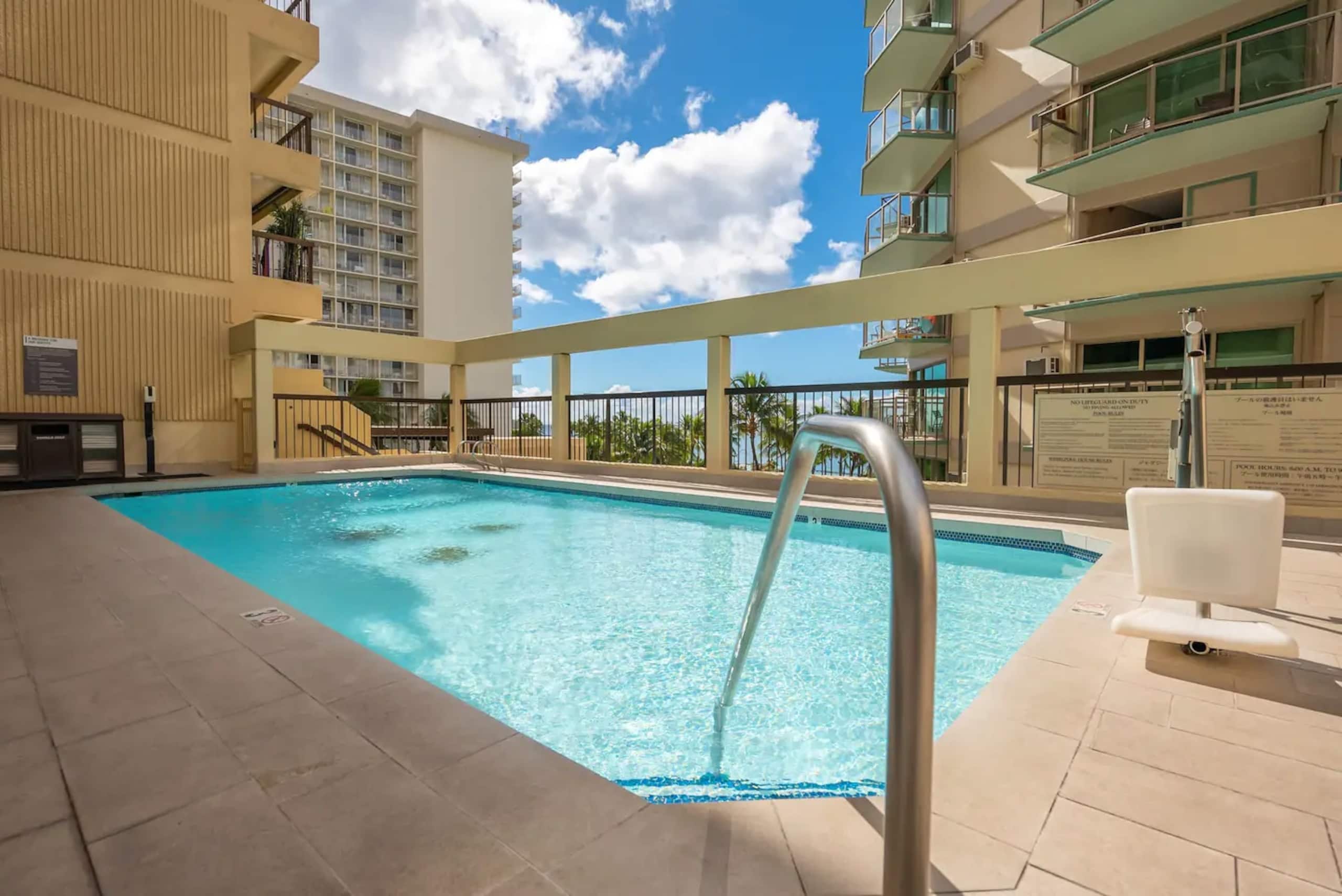 Hotel in Honolulu · ★4.93 · 2 bedrooms · 3 beds · 2 private baths - Image 25