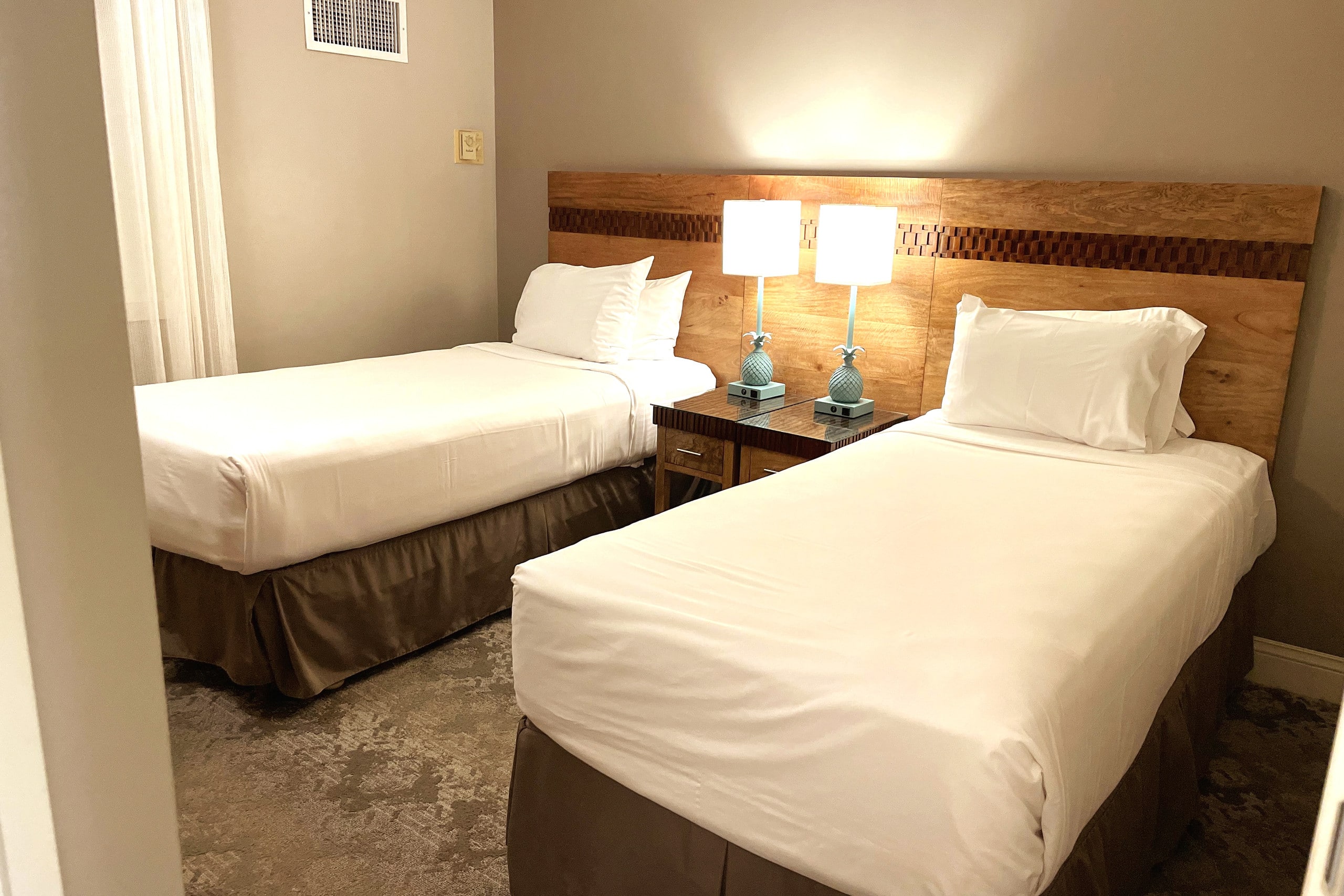 Hotel in Honolulu · ★4.93 · 2 bedrooms · 3 beds · 2 private baths - Image 11