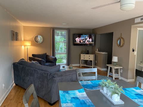 Top Airbnb: Beautiful Hilton Head Condo across from the beach! in Hilton Head Island