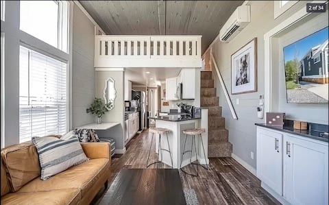 Top Airbnb: Creekside Tiny Retreat • 10 Min to Blue Ridge in Morganton