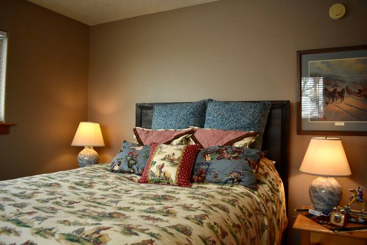 ¡Te encantará la decoración personalizada del dormitorio número dos!