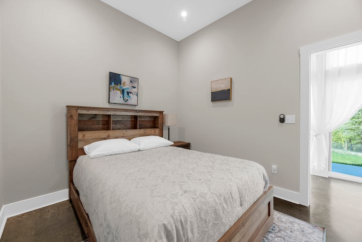 Საძინებელი 2 : საწოლი 152 × 203 სმ