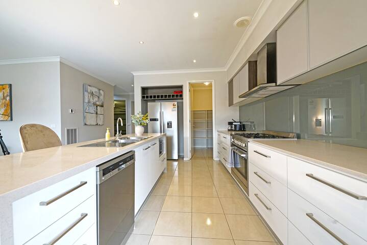 Stayau Charming Spacious Holiday House Wyndham gallery image 4