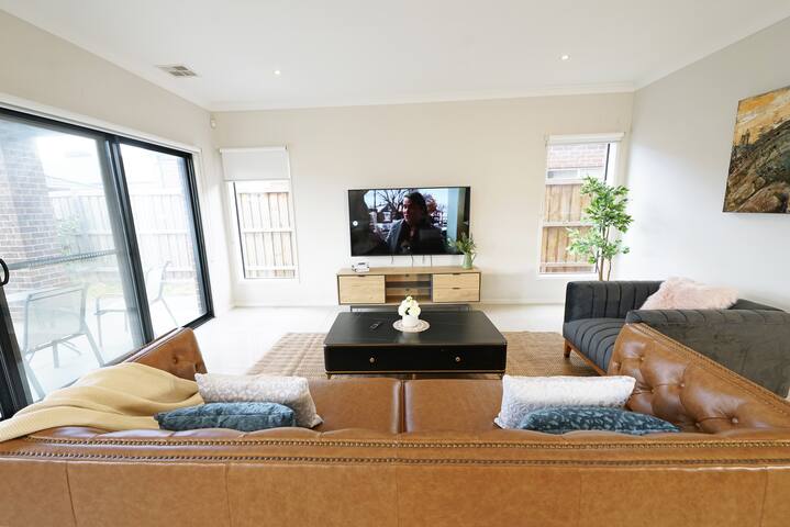 Stayau Charming Spacious Holiday House Wyndham gallery image 2