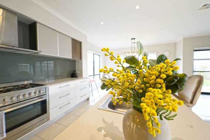 Stayau Charming Spacious Holiday House Wyndham gallery image 5