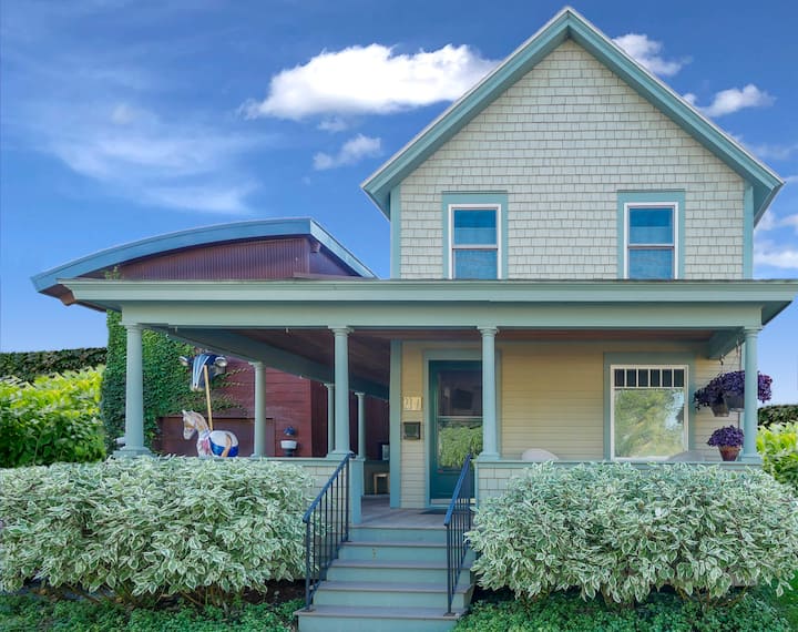 Urban Cottage in Historic Burlington