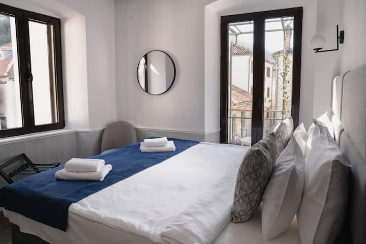 توفر غرفة النوم 2 إمكانية الوصول المباشر إلى التراس، مما يسمح لك بالخروج بسهولة