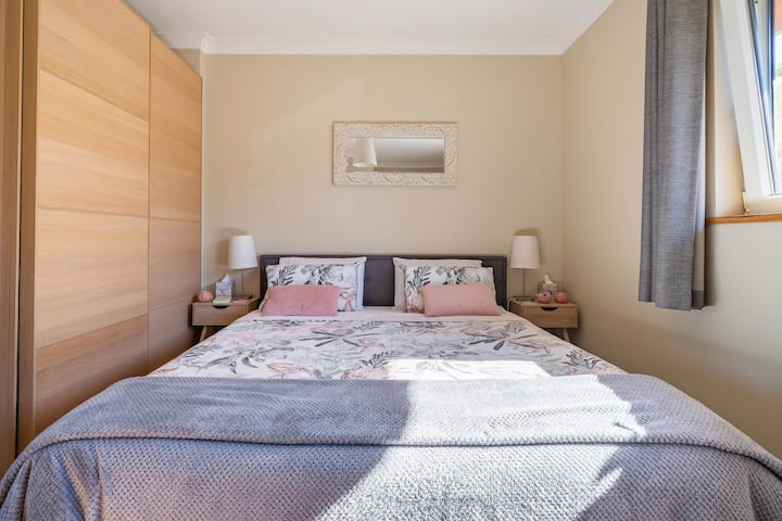 King sized bed with Koala mattress.  Large walldrobe.  