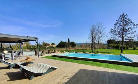 Architect villa with pool and air conditioning