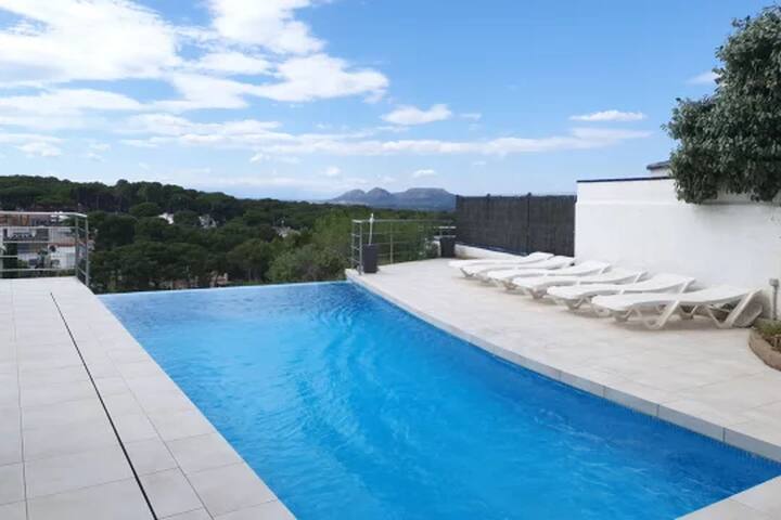 House with panoramic sea view and pool in Begur gallery image 3