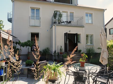 Exclusive accommodation in villa in central Uppsala.