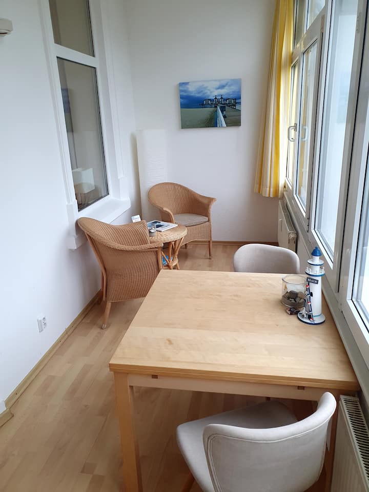 Einzimmer-appartment Mit Schönem Wintergarten - Sellin